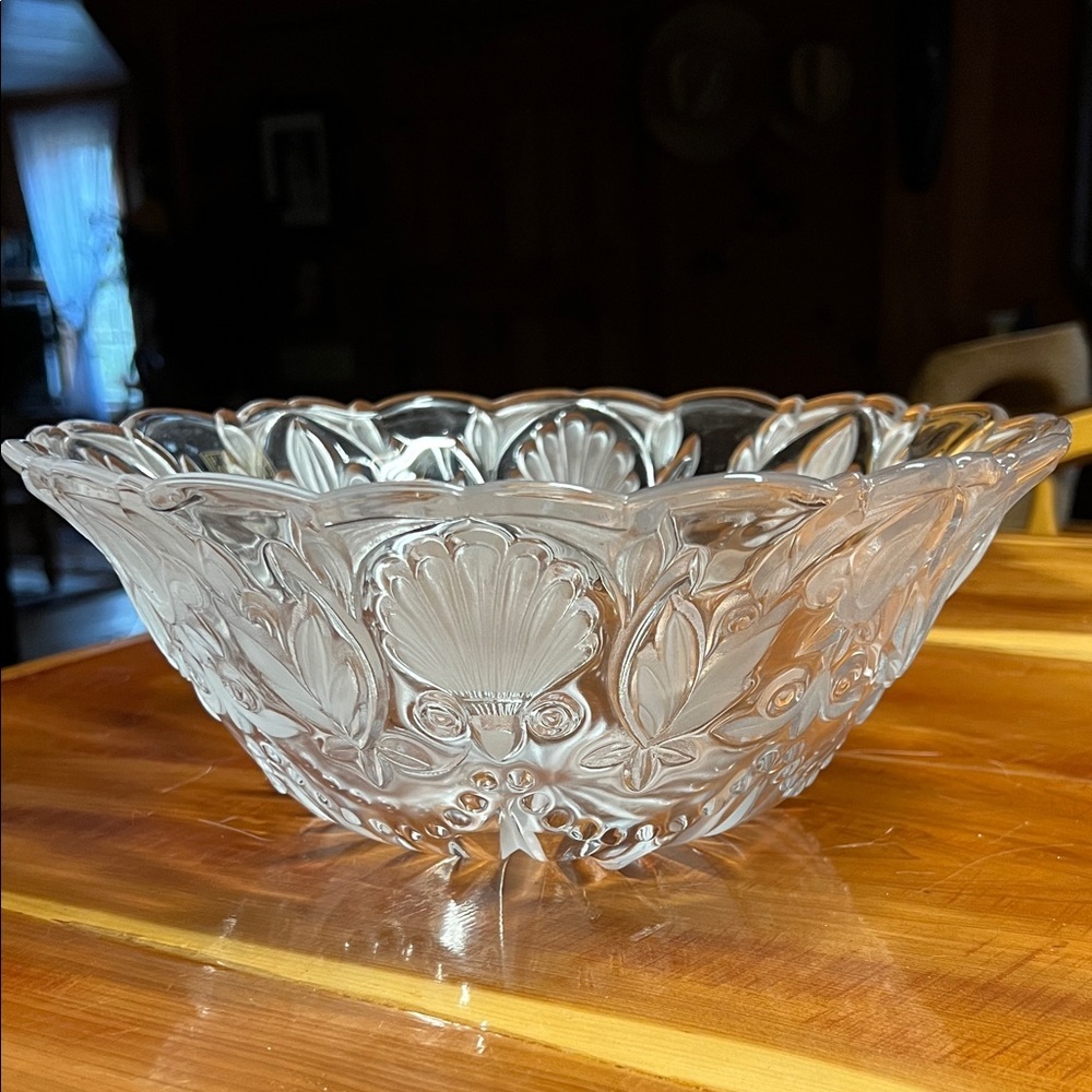 FIFTH AVENUE LEAD CRYSTAL "FLEUR DE LIS" SERVING BOWL 11"D X 4 1/4" H FROSTED - Picture 2 of 5